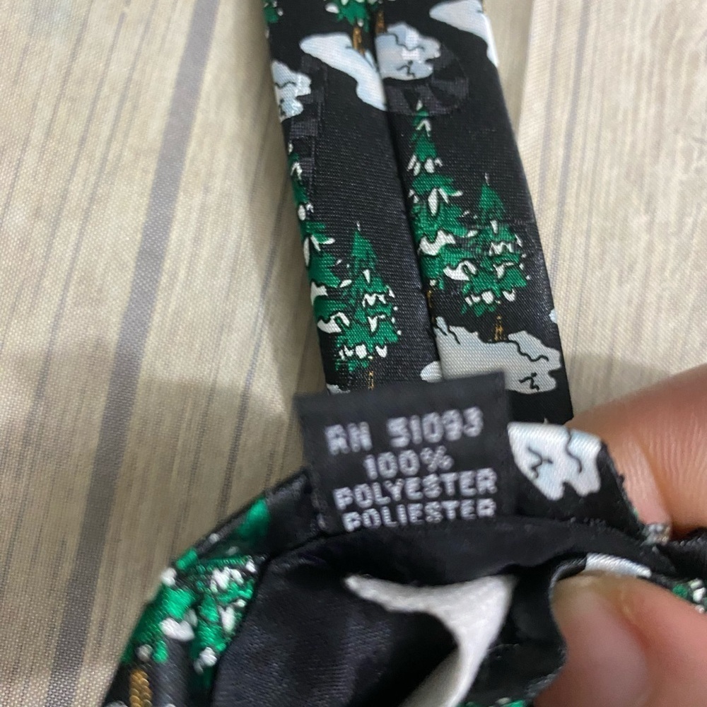 Hallmark Christmas NovelTies Tie Mens 59” Long Santa Skiing Reindeer Holiday Tie - Picture 2 of 6